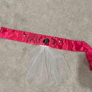 Bride to be sash and brand new VS veil with tag
